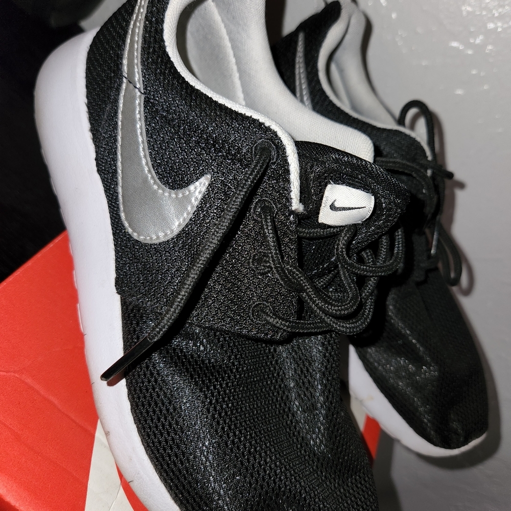 Sold! Nike 4Y running shoes